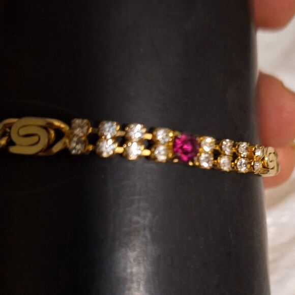 A Women's Vintage Tennis Bracelet Rhinestone Gold Tone Elegant Feminine - Picture 5 of 9